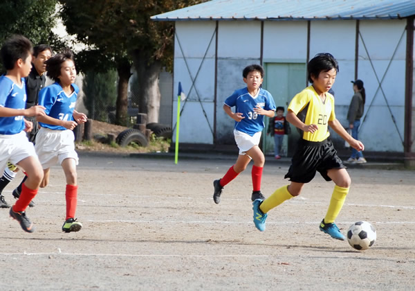 少年の部・６年生決勝　東大和２ＦＣ ｖｓ 武蔵大和ユナイテッド