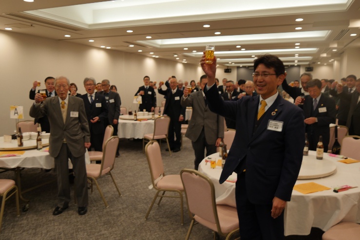 参加者全員で乾杯